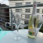 Apartment Avi Burgplatz Dusseldorf