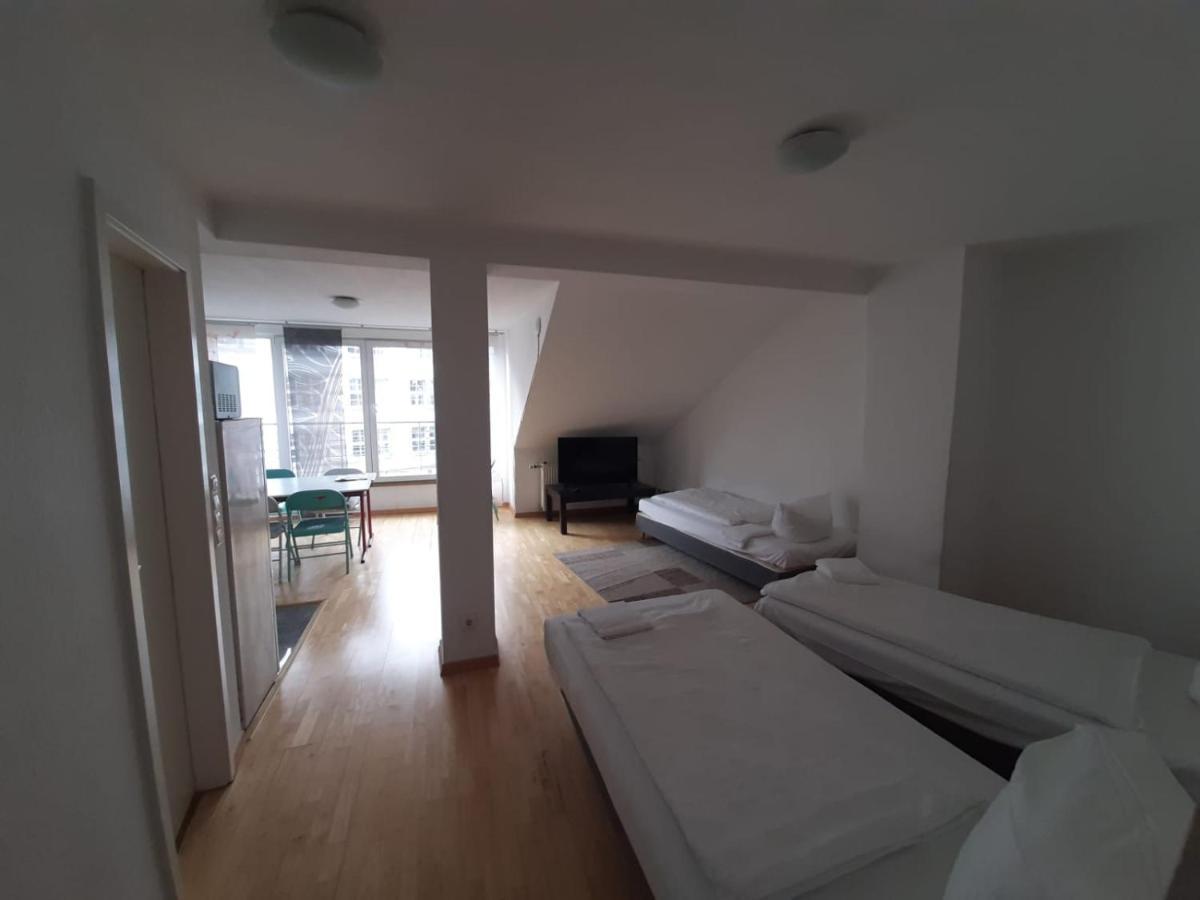 Avi Burgplatz * Düsseldorf