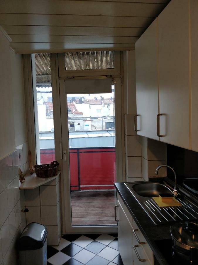 Avi Burgplatz * Düsseldorf